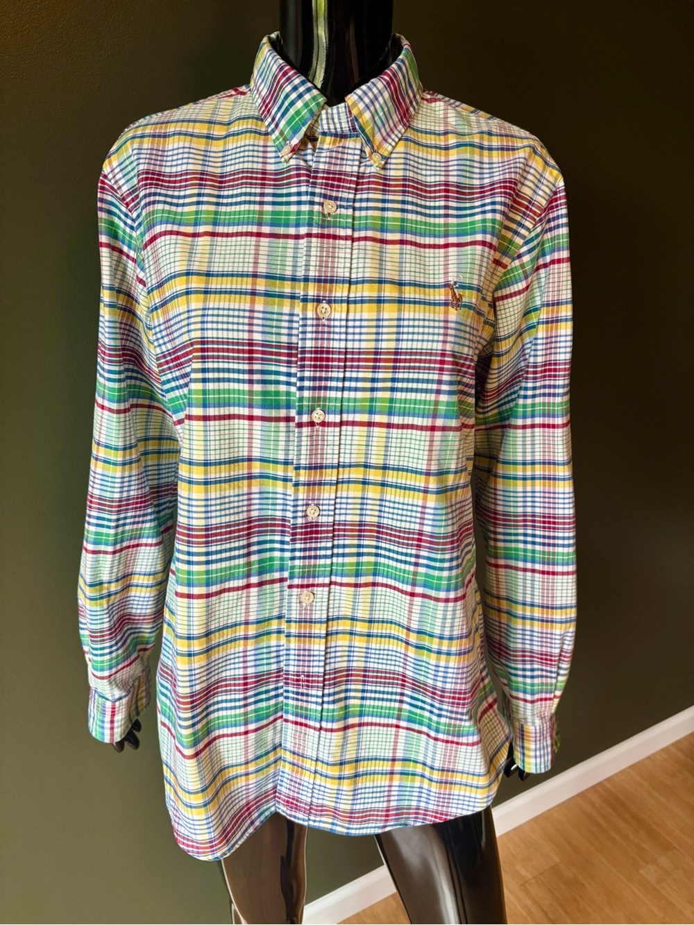 Ralph Lauren Vintage 90s
Rainbow Plaid Long Sleeve
Collared Button Down Men's M